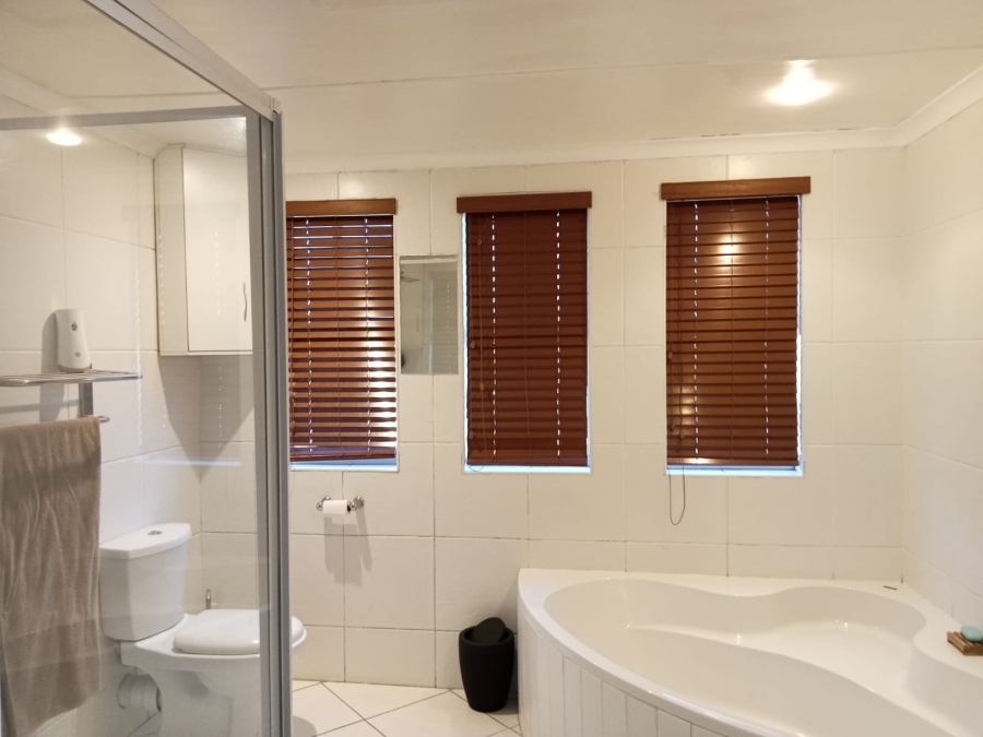 3 Bedroom Property for Sale in Sunnyridge Eastern Cape